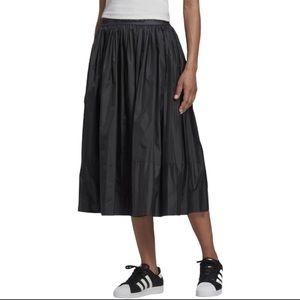 Adidas Pleated MIDI Skirt Size XS Black Satin Trifoil